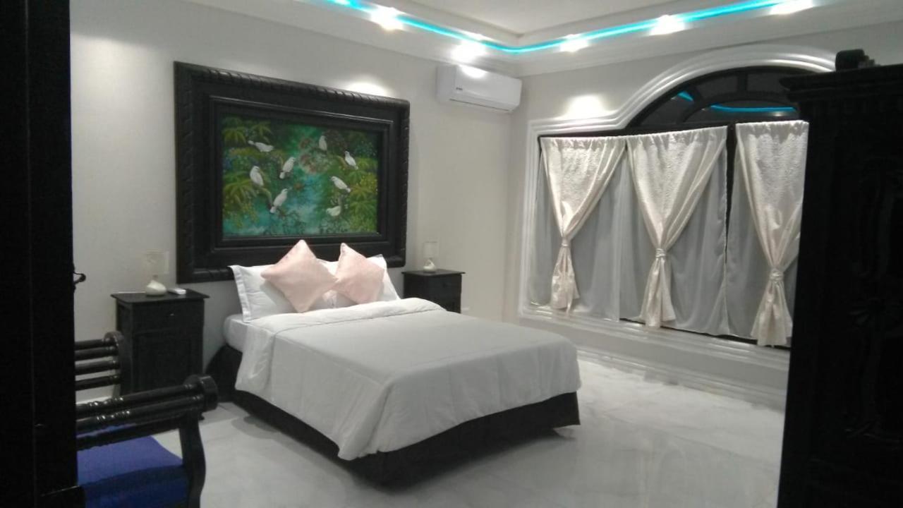 סאן סלבדור Hotel Villa Antigua מראה חיצוני תמונה