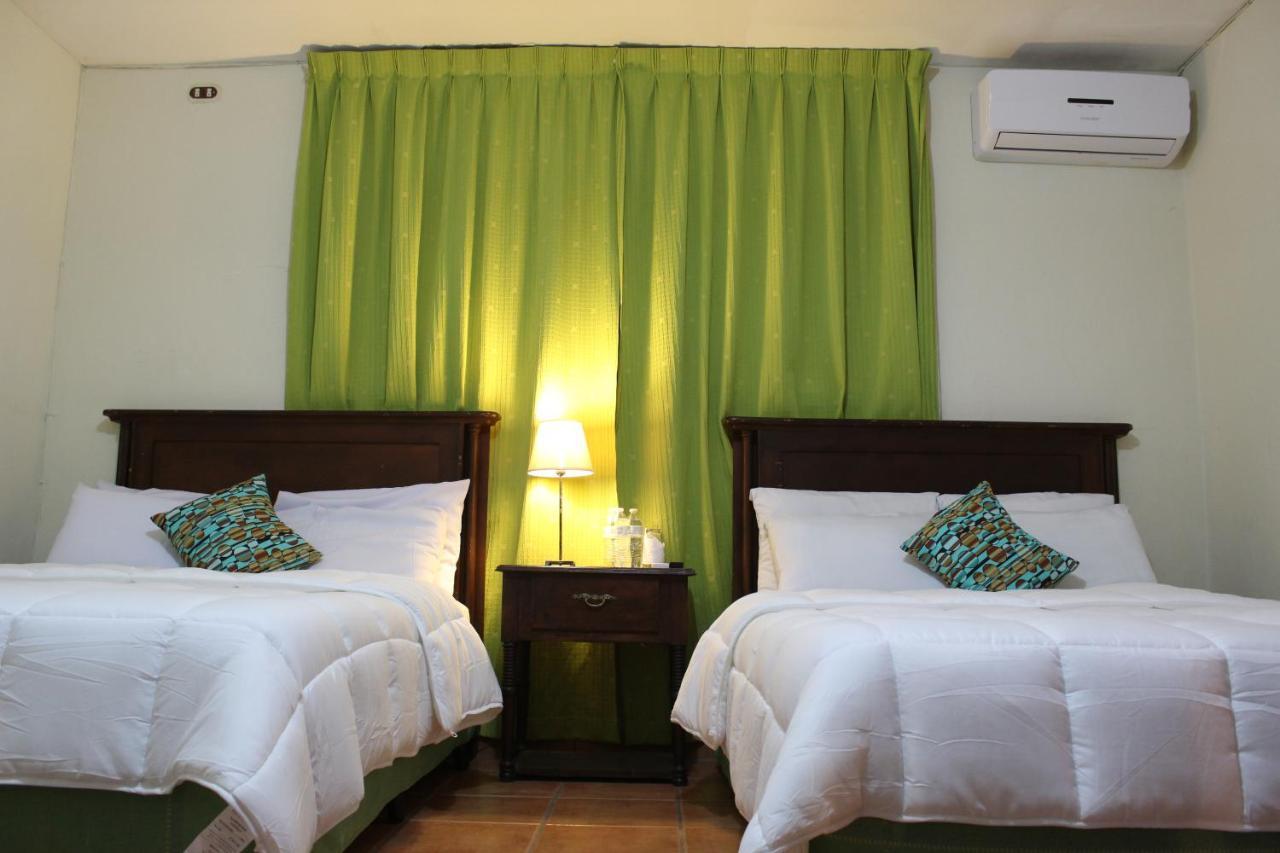 סאן סלבדור Hotel Villa Antigua מראה חיצוני תמונה
