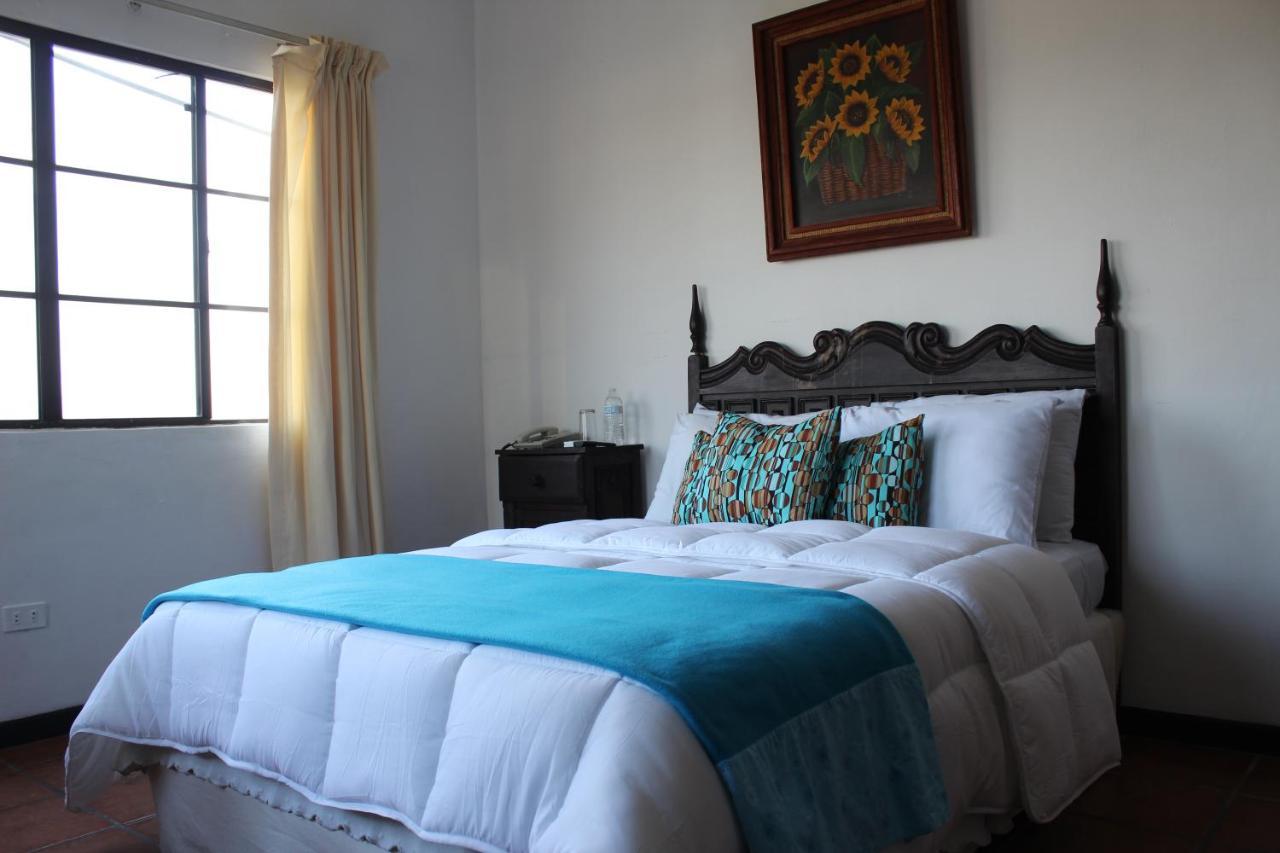 סאן סלבדור Hotel Villa Antigua מראה חיצוני תמונה