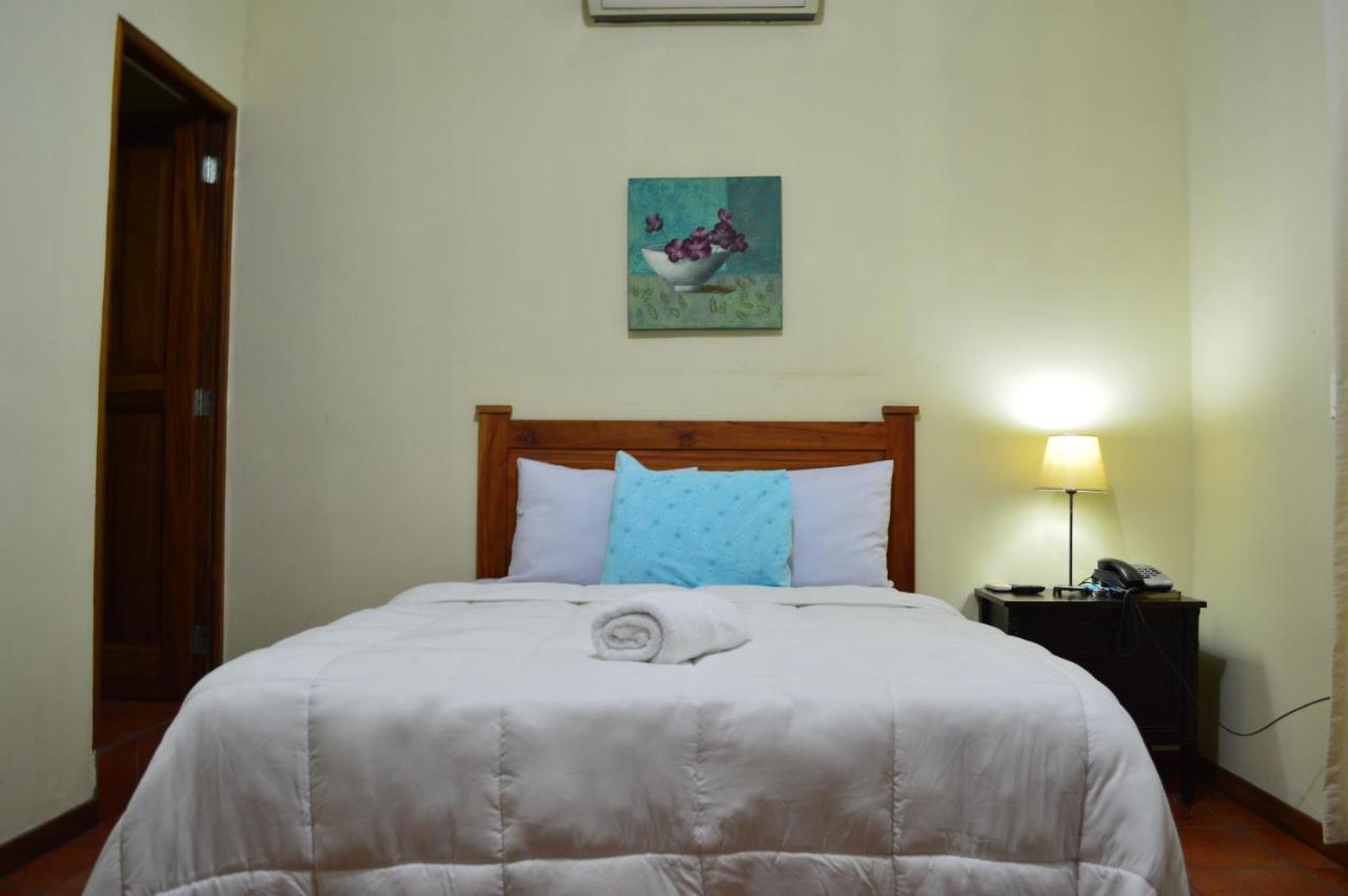 סאן סלבדור Hotel Villa Antigua מראה חיצוני תמונה