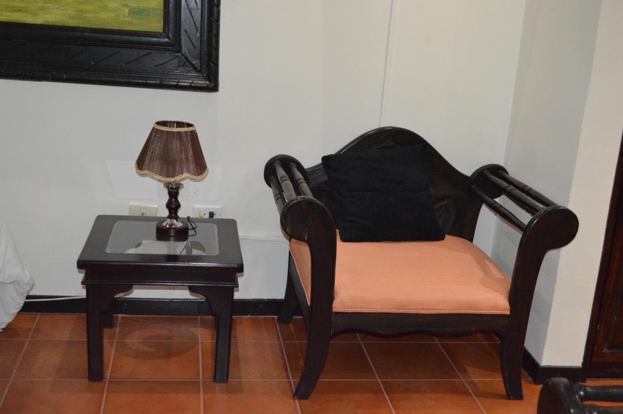 סאן סלבדור Hotel Villa Antigua מראה חיצוני תמונה