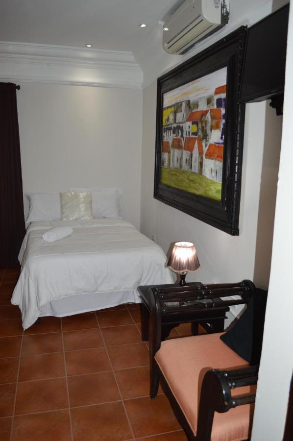 סאן סלבדור Hotel Villa Antigua מראה חיצוני תמונה